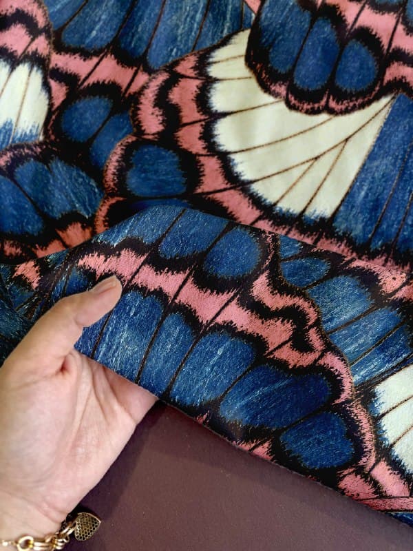 نقش پرواز سورمه ای مخمل شینل