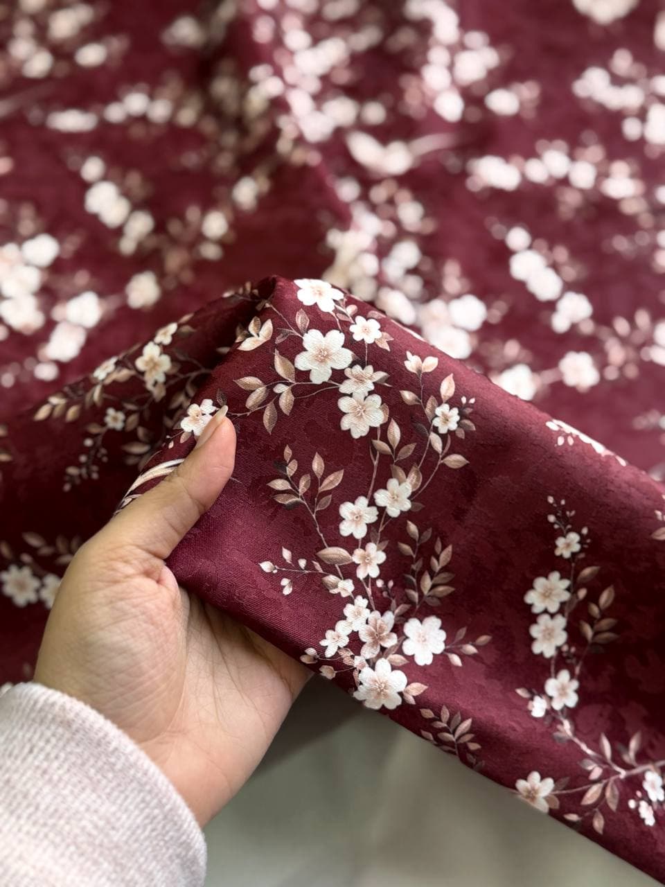 باغ پرستو بِرگِندی ژاکارد ساتنی