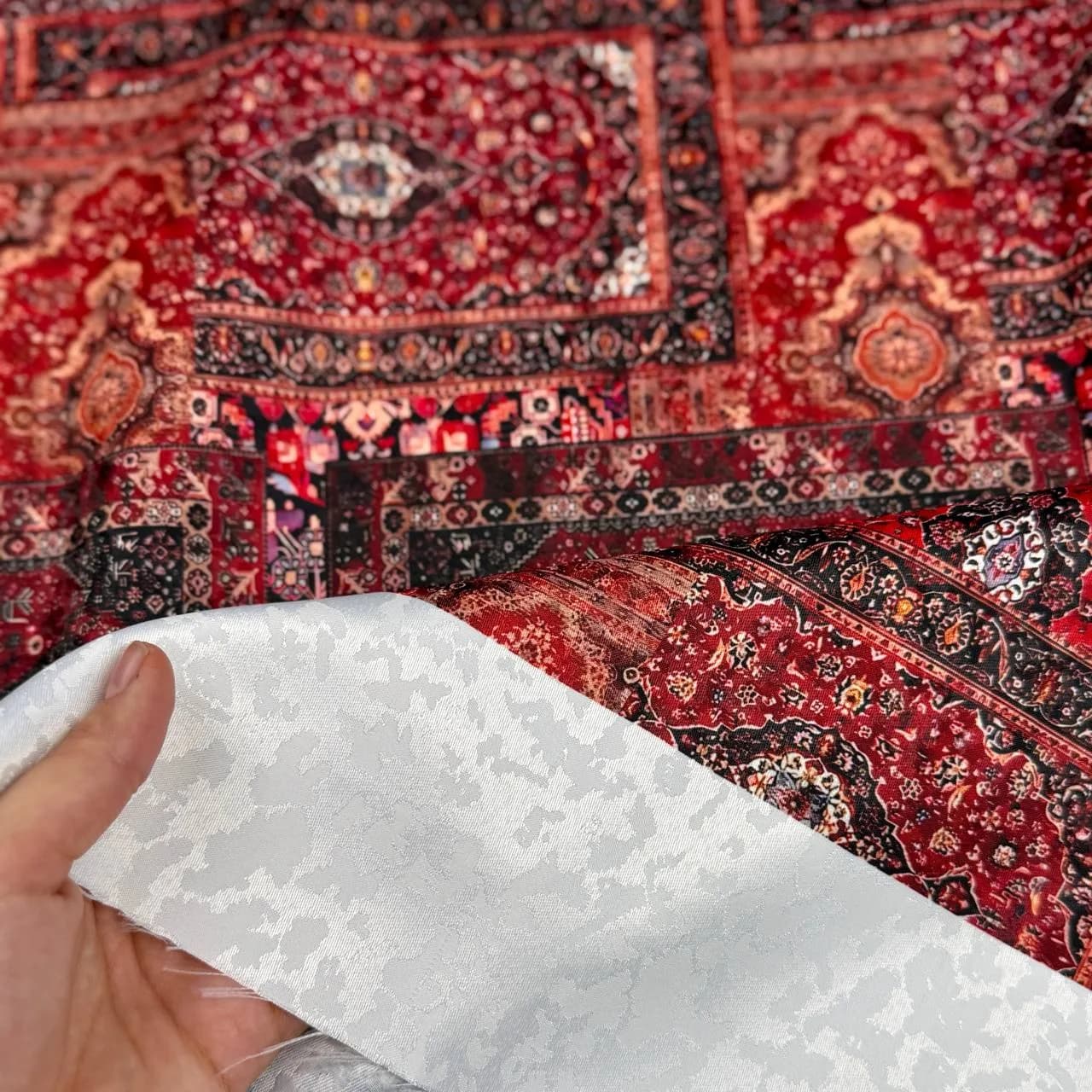 فرش قرمز ایرانی ژاکارد ساتنی