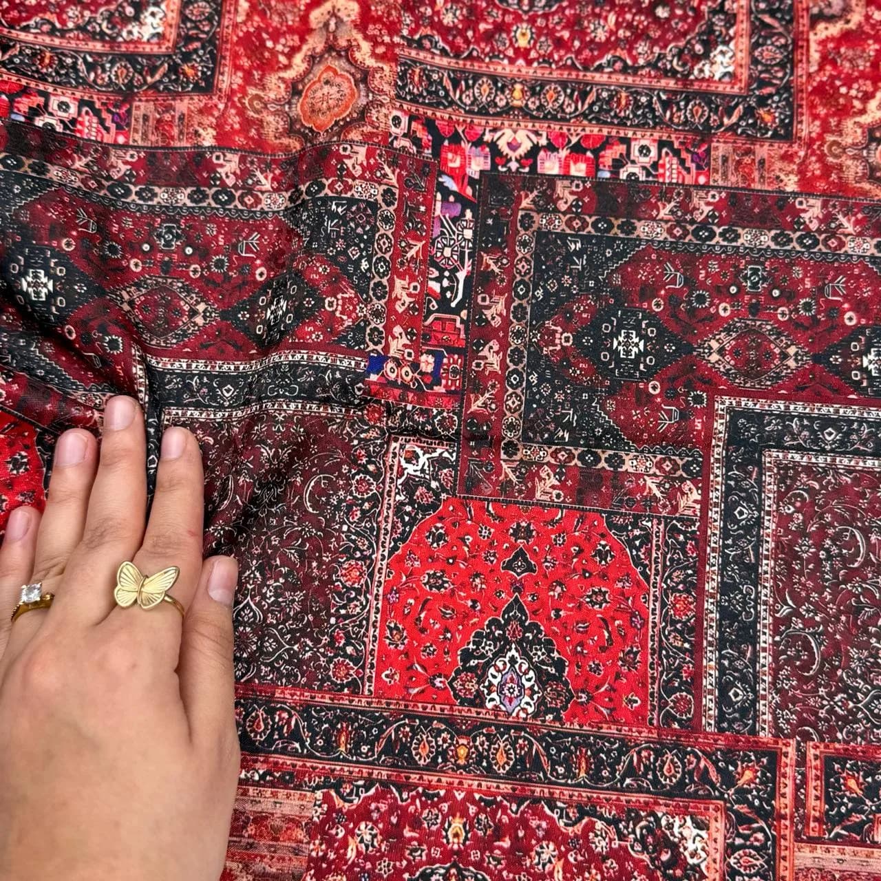 فرش قرمز ایرانی ژاکارد ساتنی