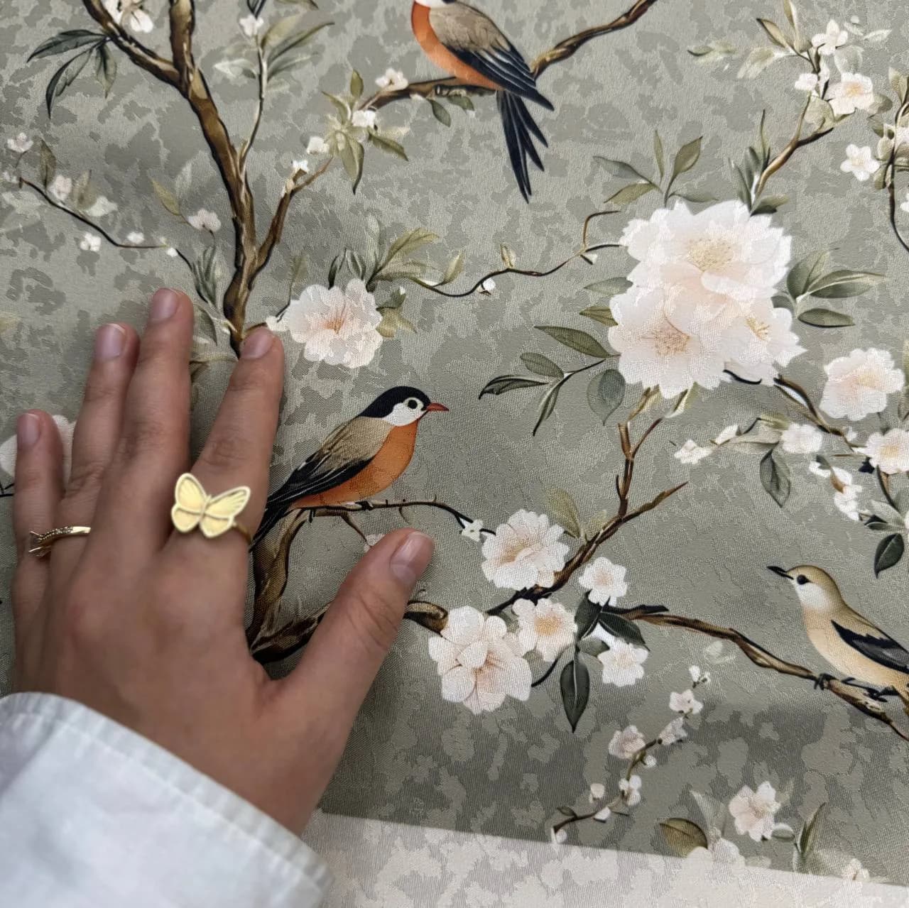 پرنده و شکوفه پودری ژاکارد ساتنی