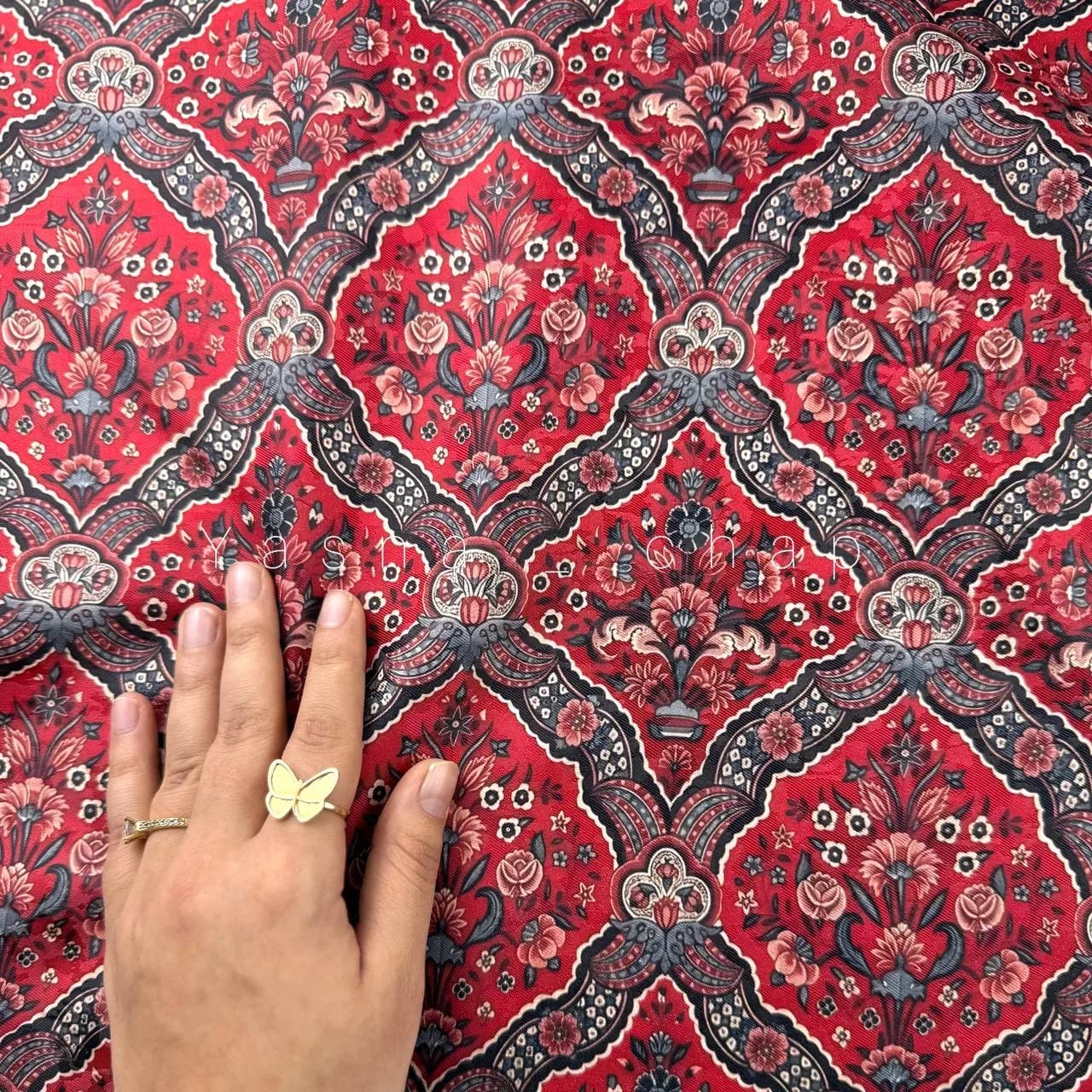 فرش سرخ  ژاکارد ساتنی