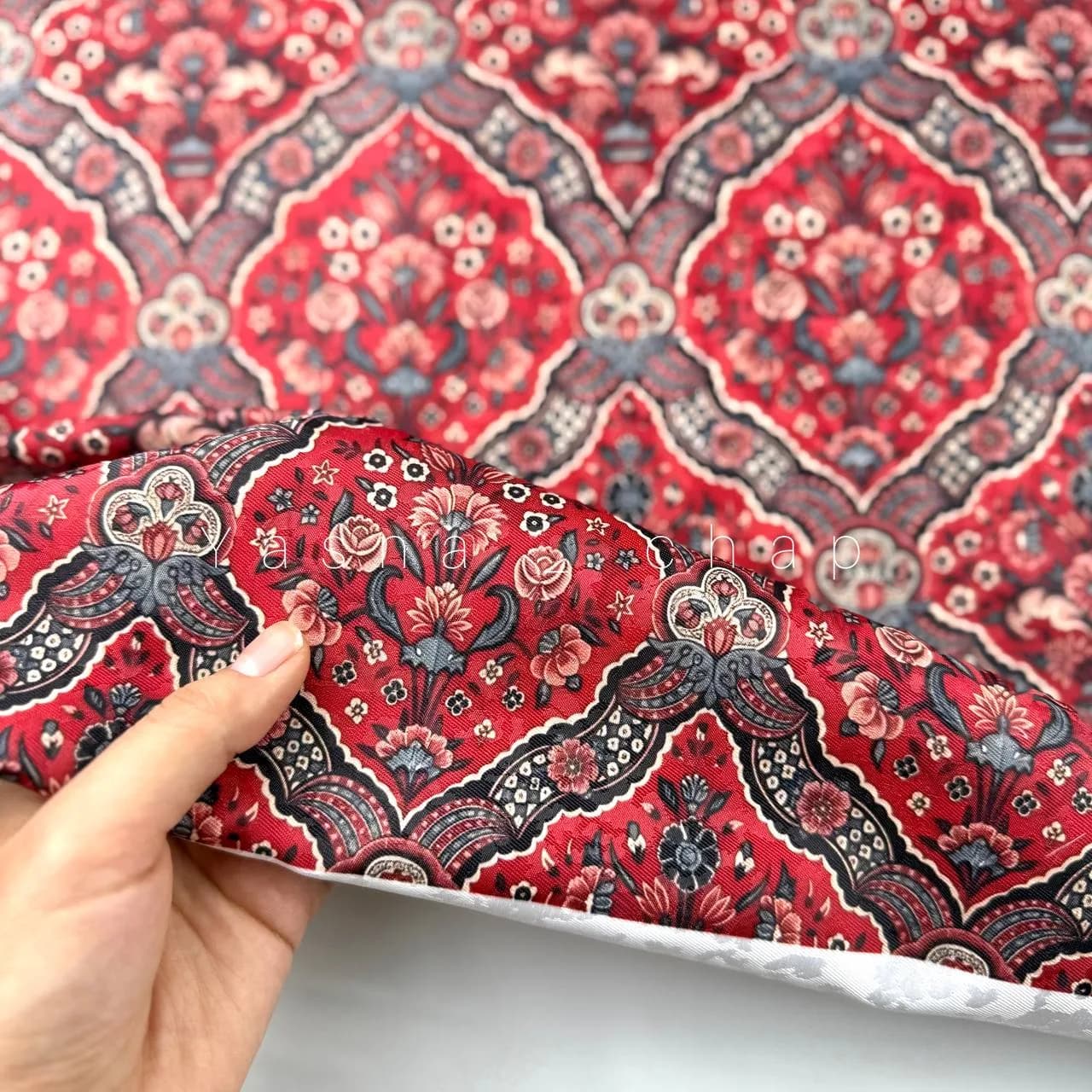 فرش سرخ  ژاکارد ساتنی